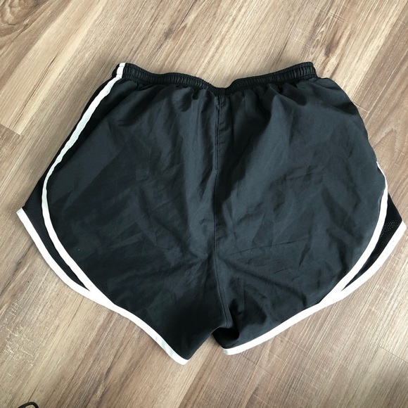Women’s Nike black and white dry fit running shorts size small - Picture 3 of 4